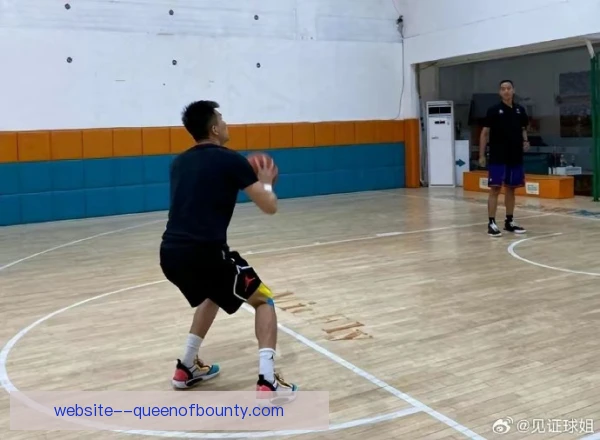 转型球员面临同位置竞争，角色转换与压力并存
